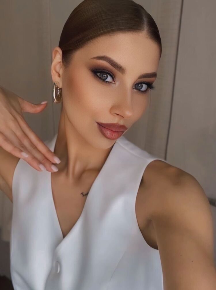  ,   Apollinaria, 25 ,  