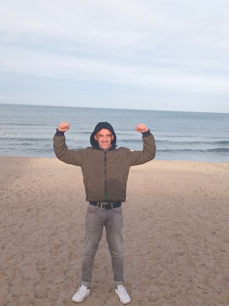  Praha,   Yaroslav, 33 ,   ,   