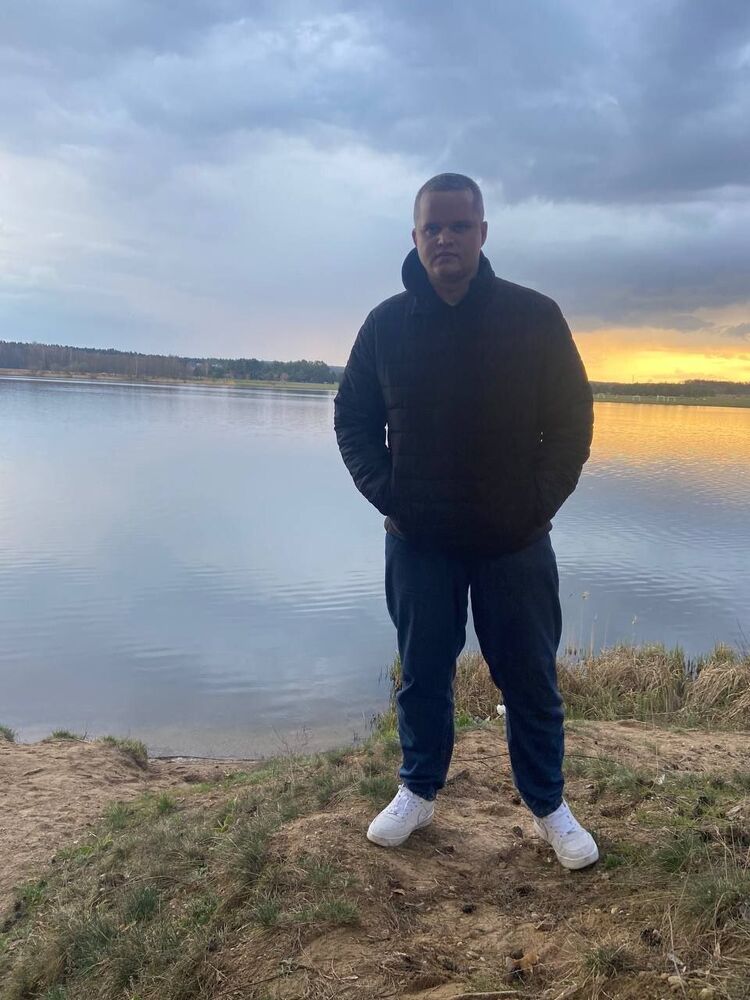  51285195  Maks, 31 ,    