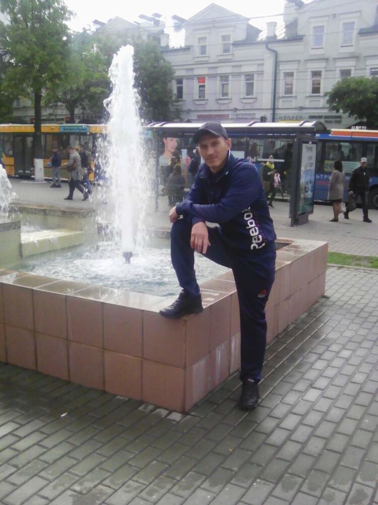  19028025  Anton, 41 ,    