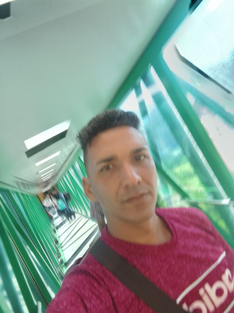  44356185  Luis, 31 ,    