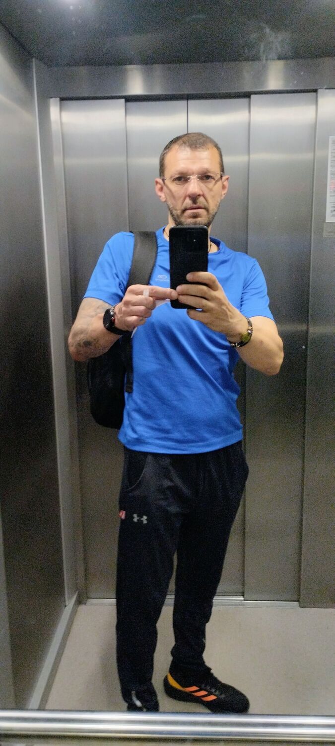  54666245  Aley, 46 ,    