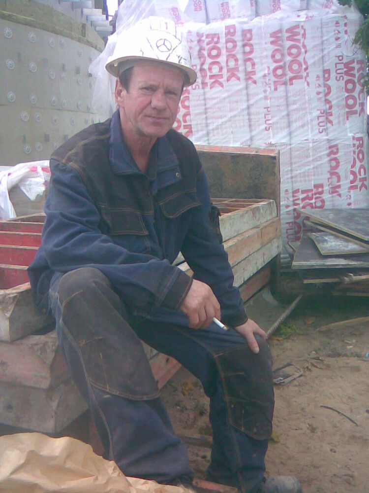  53979325  Feliks, 66 ,    