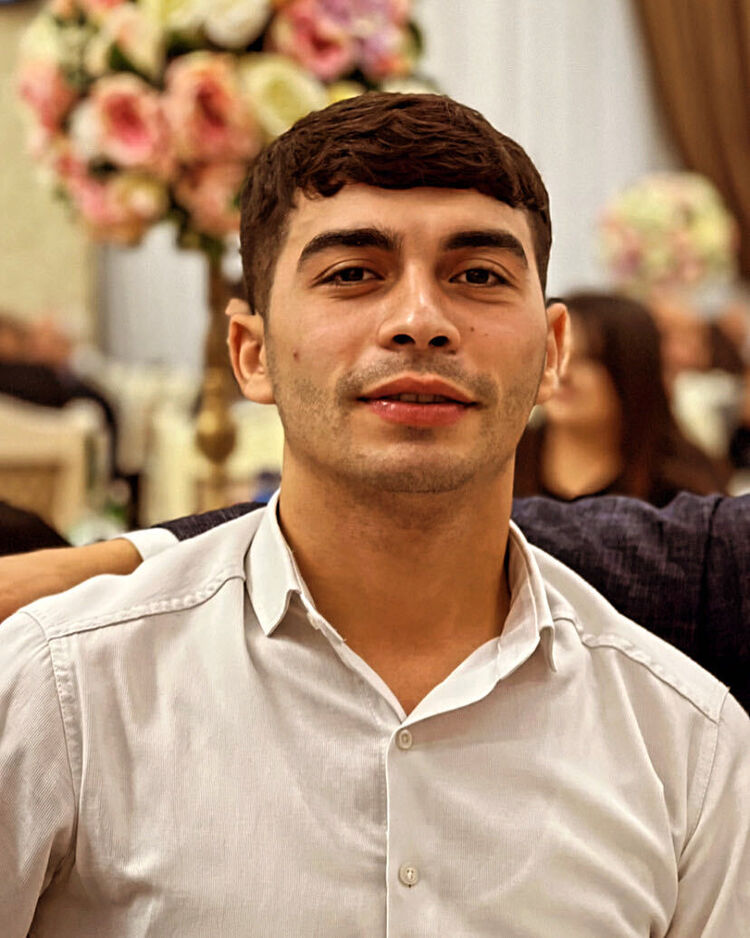  34817305  Huseyn, 26 ,    