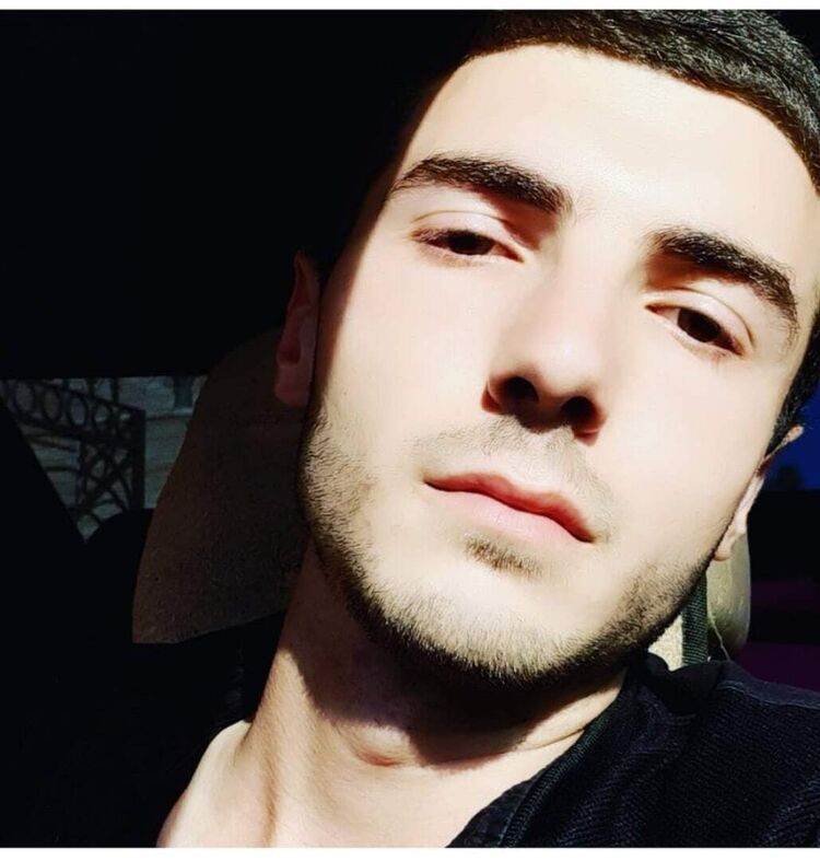  27590625  Red Light, 27 ,    