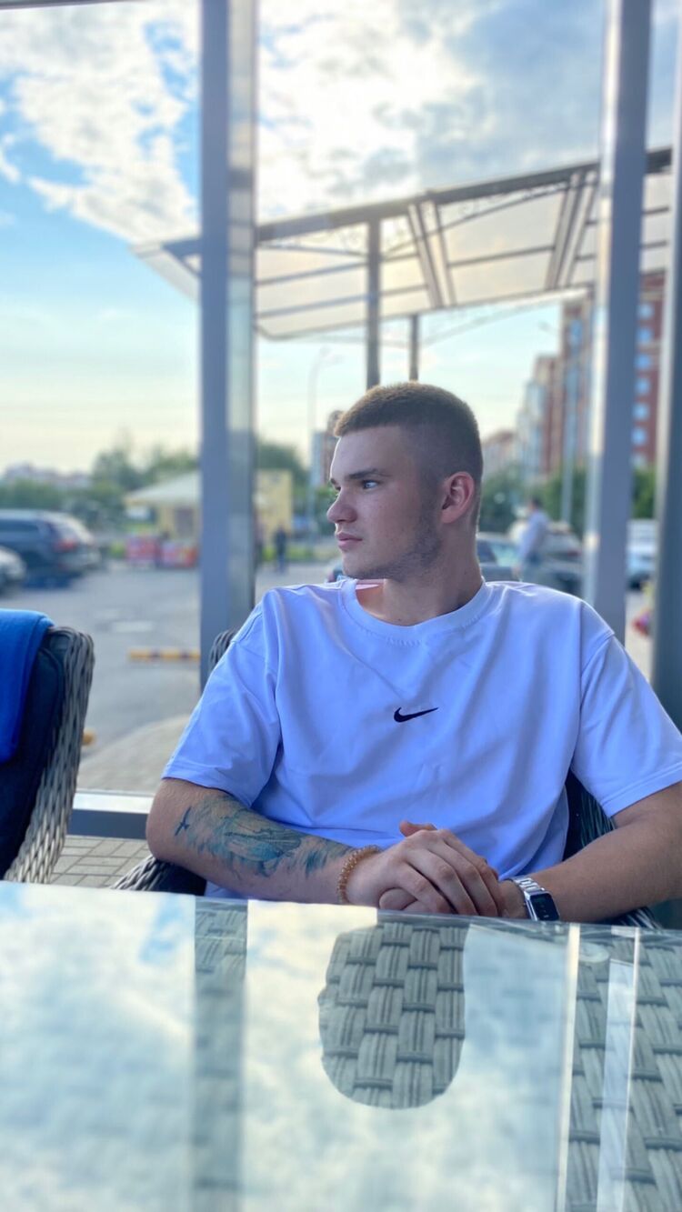  36925775  Alex, 22 ,    -