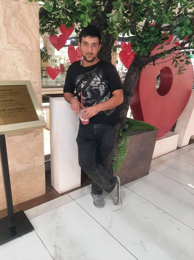  46468155  Artur, 24 ,    