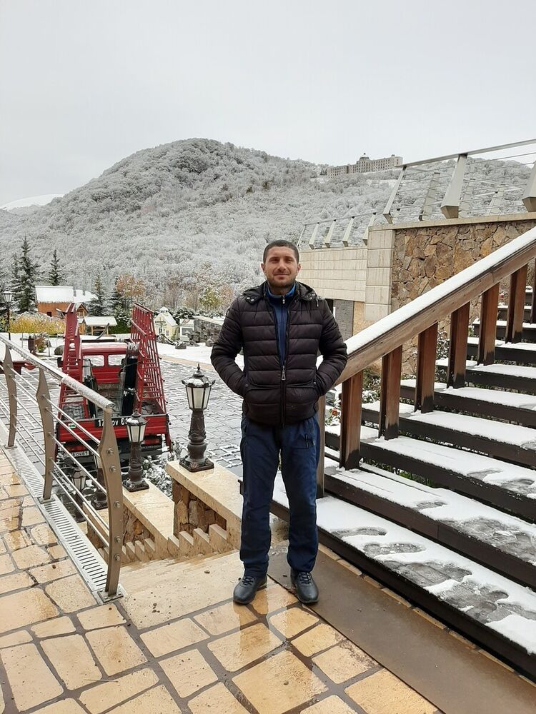  21034855  Artak, 37 ,    
