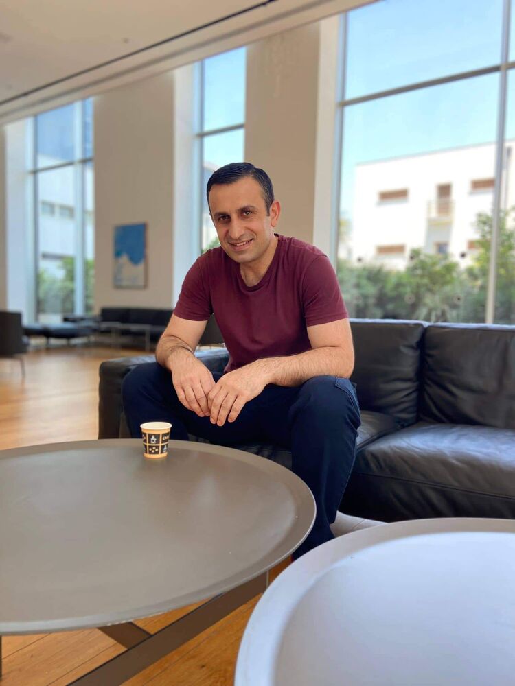  42920365  Badri Badri, 40 ,    Holon
