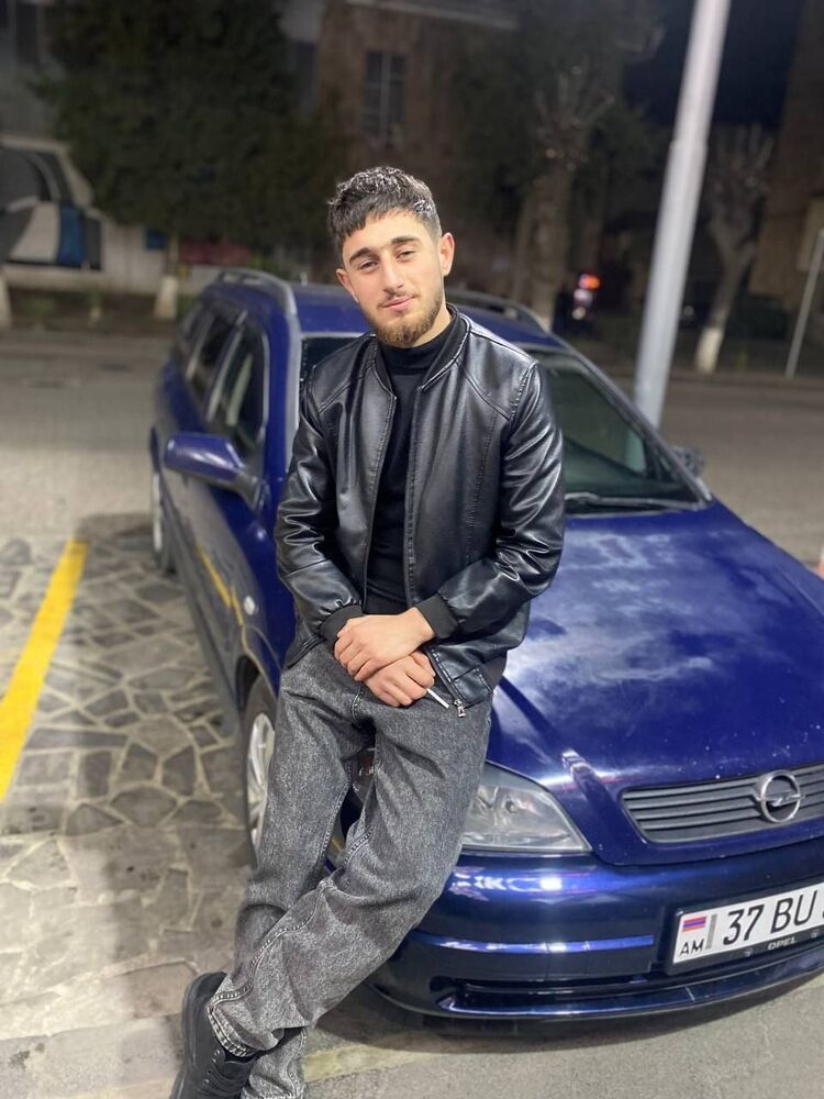  ,   Armen, 22 ,   ,   