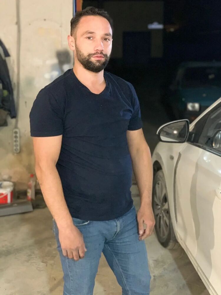 ,   Yalcin, 32 ,   ,   