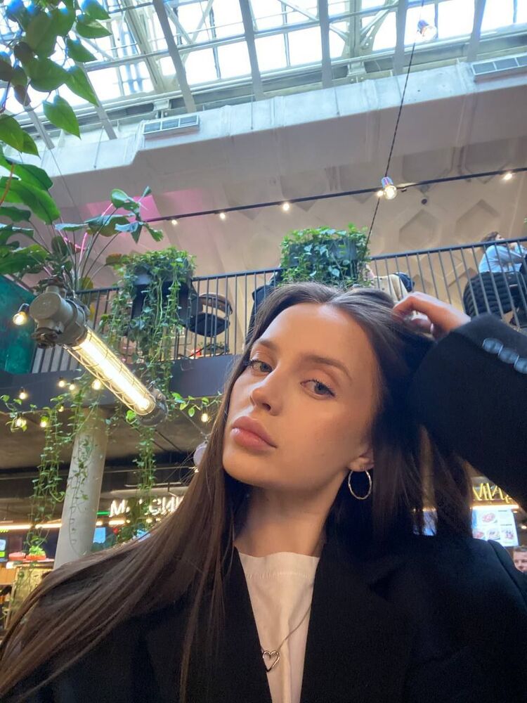  --,   Lena, 23 ,   ,   