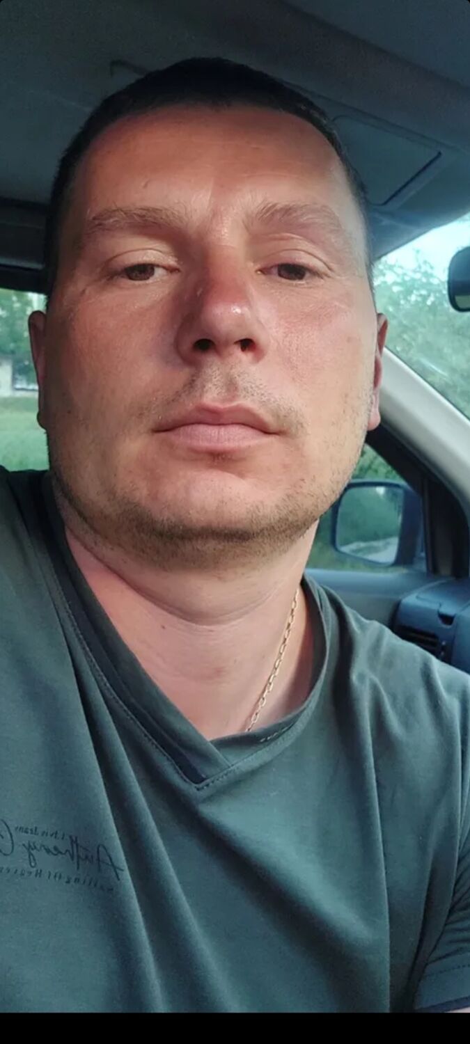  35711995  Viktor, 36 ,    