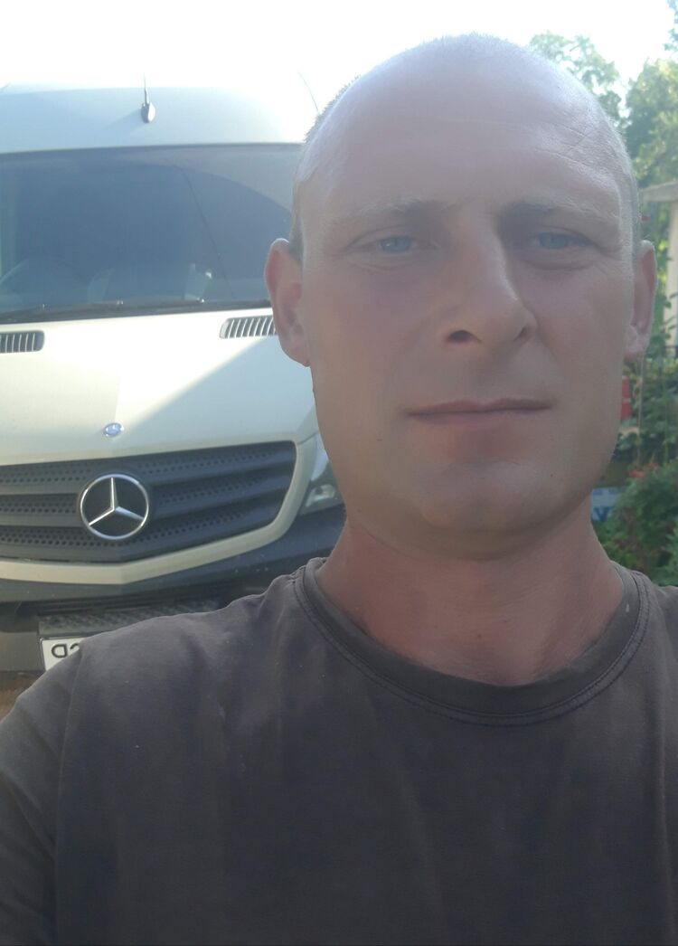  51560825  Ruslan, 44 ,    