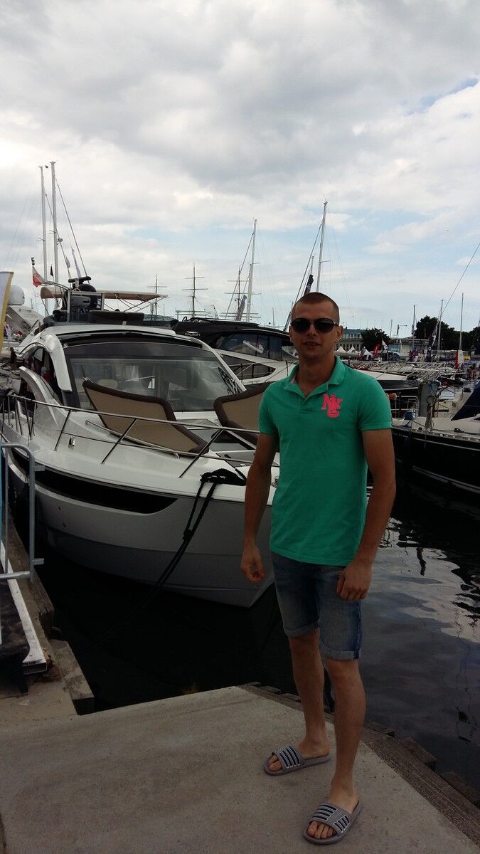  -,   Ruslan, 33 ,   
