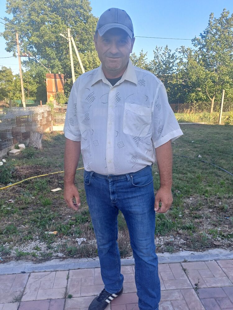  45027115  Sergei, 53 ,    