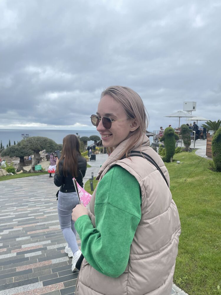  --,   , 27 ,   c 