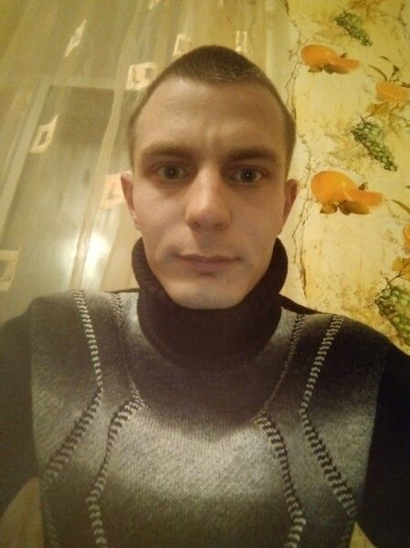  31476765  Eduard, 27 ,    