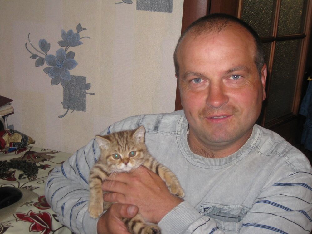  ,   Leonid, 49 ,   