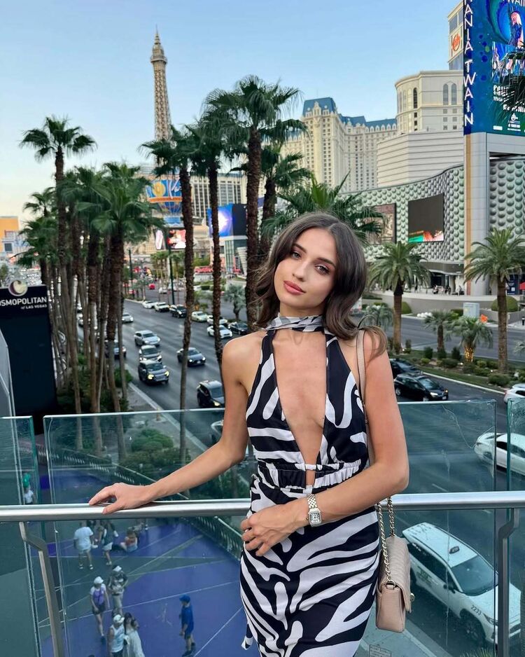  ,   Lora, 23 ,   ,   
