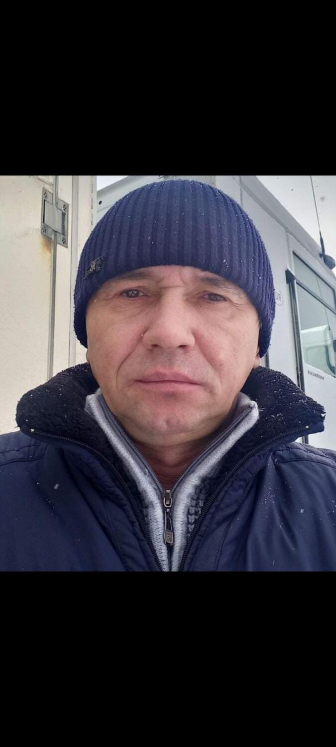  53171185  Eduard, 49 ,    