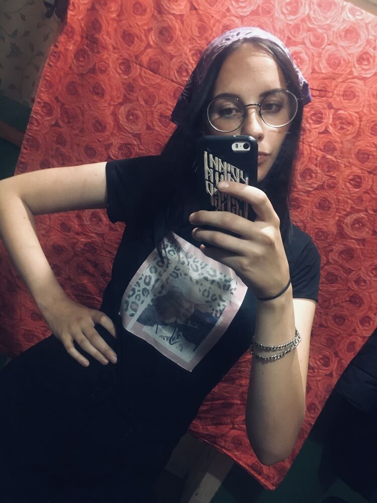  28556565  , 23 ,    -