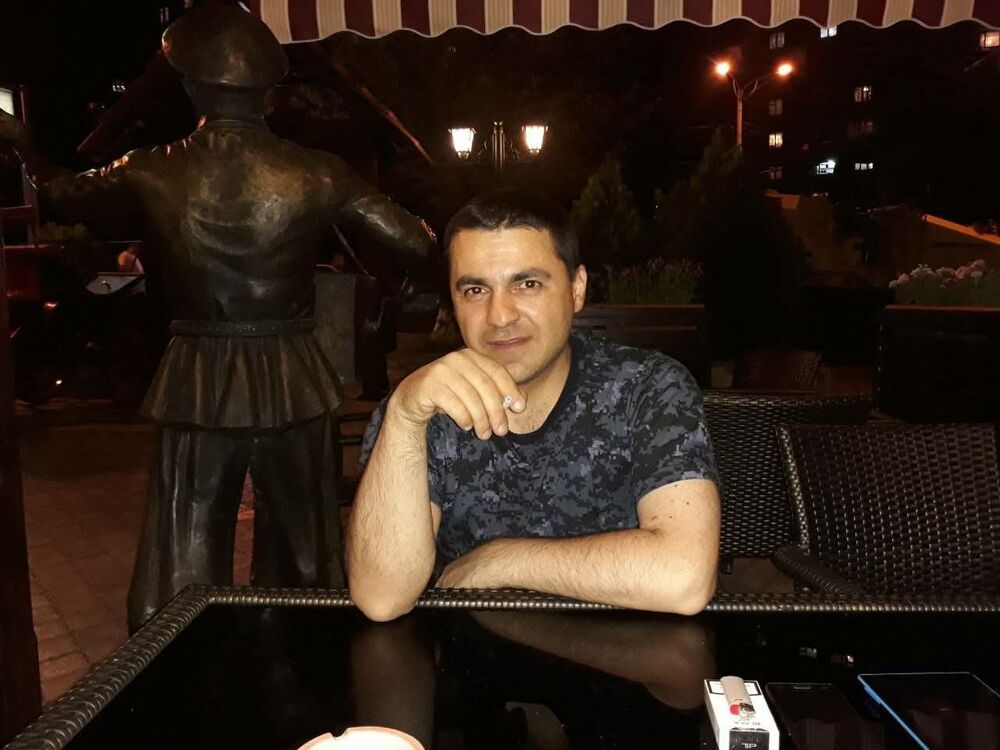  ,   Artur, 47 ,  
