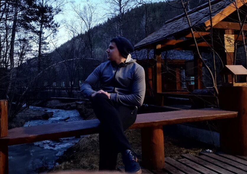  27056715  Misha, 33 ,    