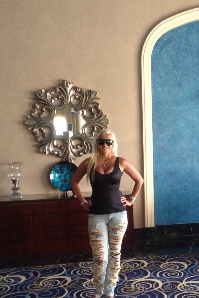  ,   Tina, 40 ,   ,   , c 