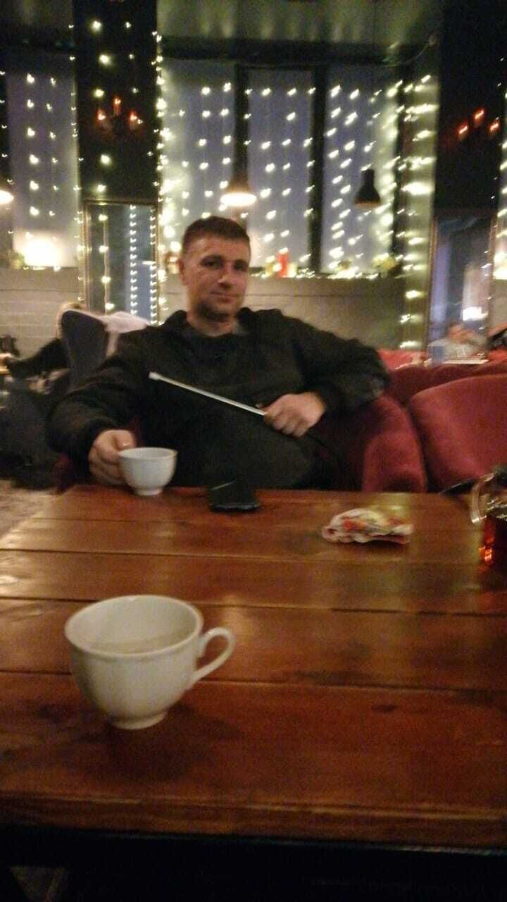  ,   Artur, 39 ,     , c 