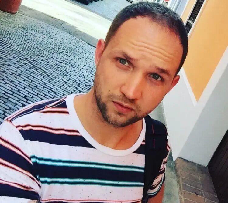  ,   Max, 37 ,   ,   , c 