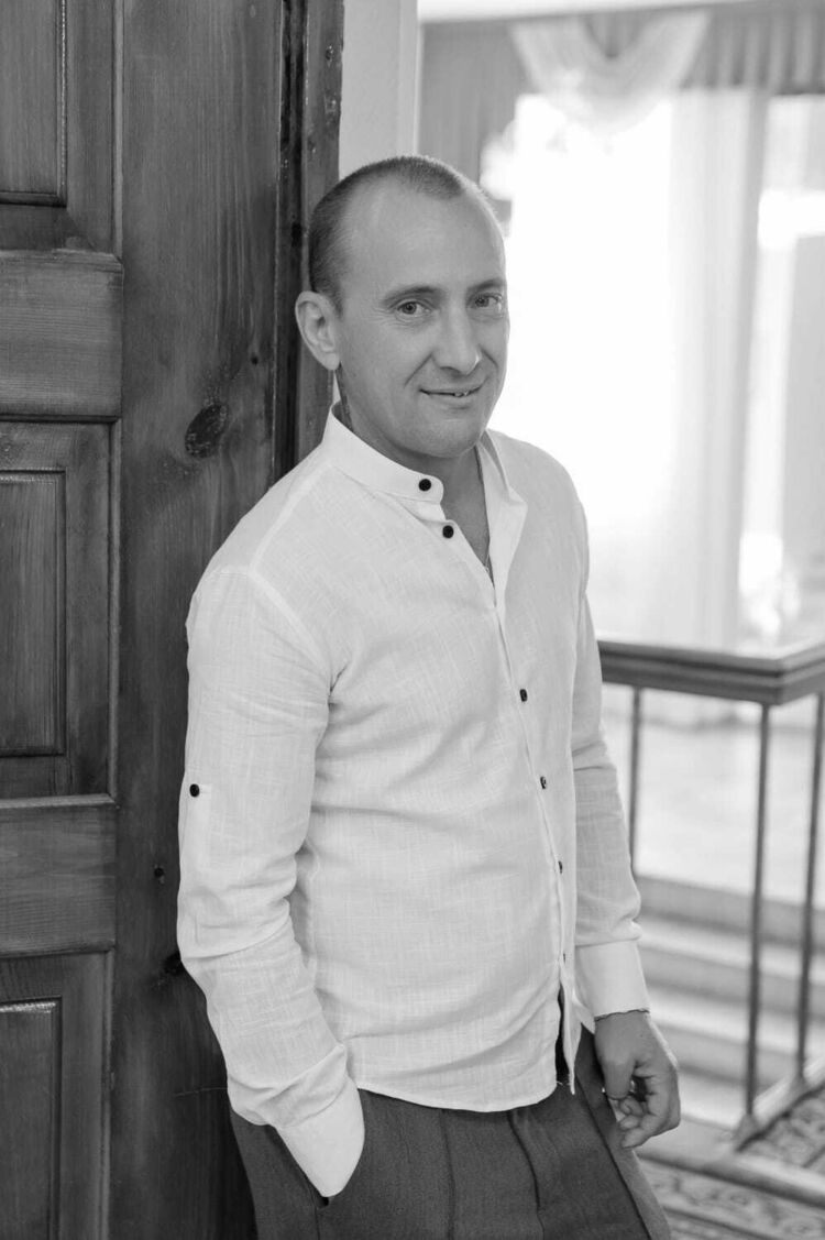  ,   Viktor, 50 ,   , 