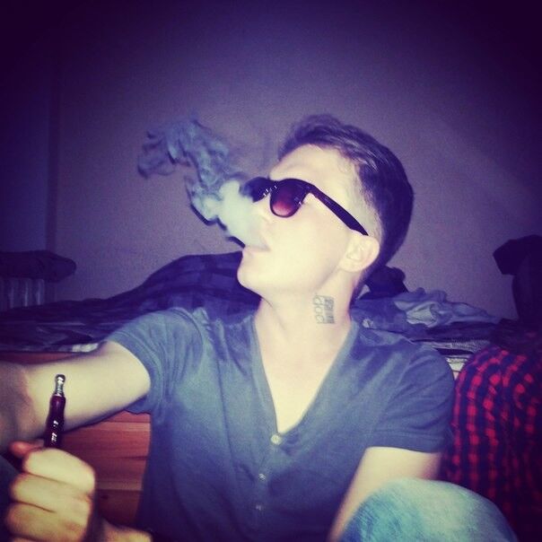  4436365  Viktor, 32 ,    