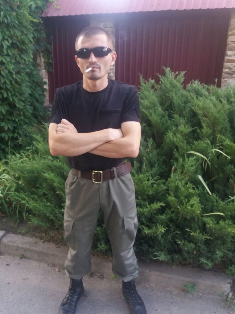  ,   Viktor, 32 ,   ,   , c 