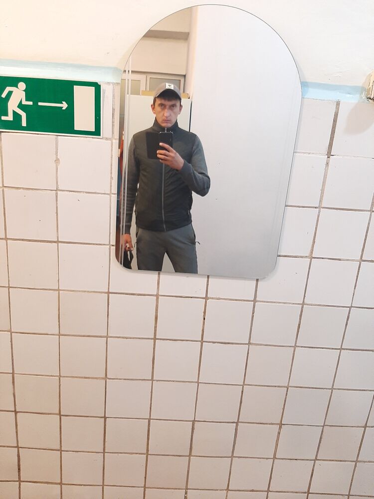  38509655  Pavel, 35 ,    
