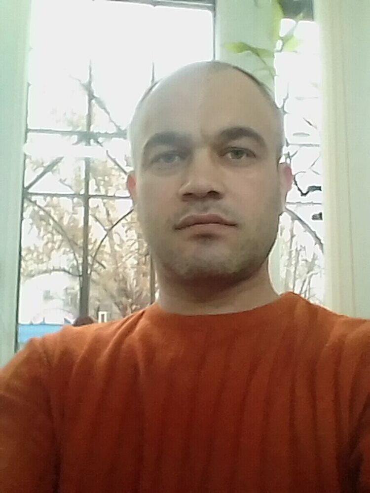  21880035  Ivan, 40 ,    