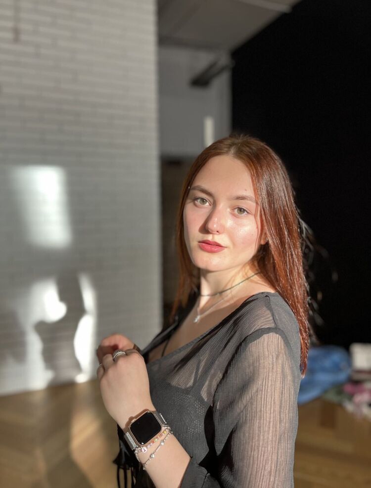  37757415  Alexa, 23 ,    