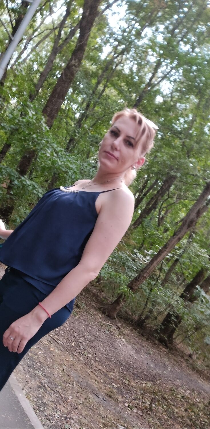  38069685  Alla, 37 ,    
