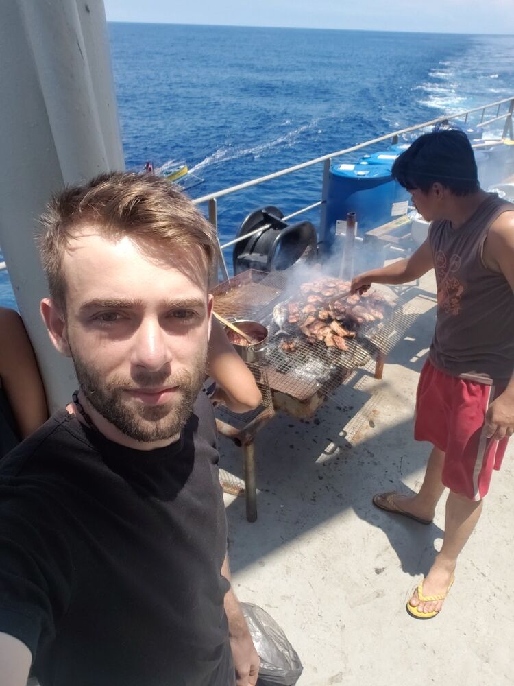  18515325  Gura, 30 ,    