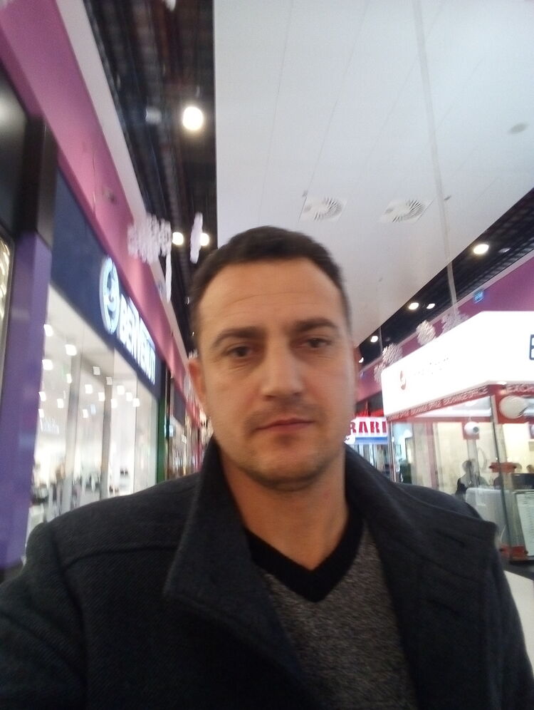  23638655  Viktor, 43 ,    An Cabhan