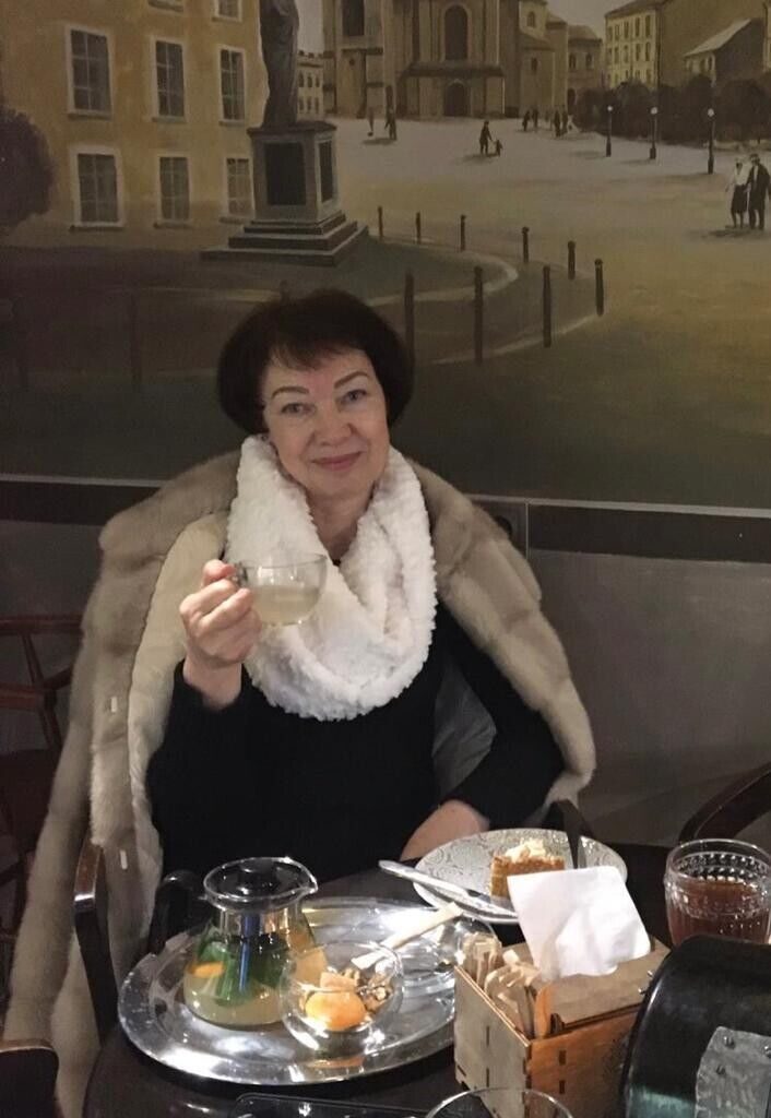  22190195  Inessa, 64 ,    -