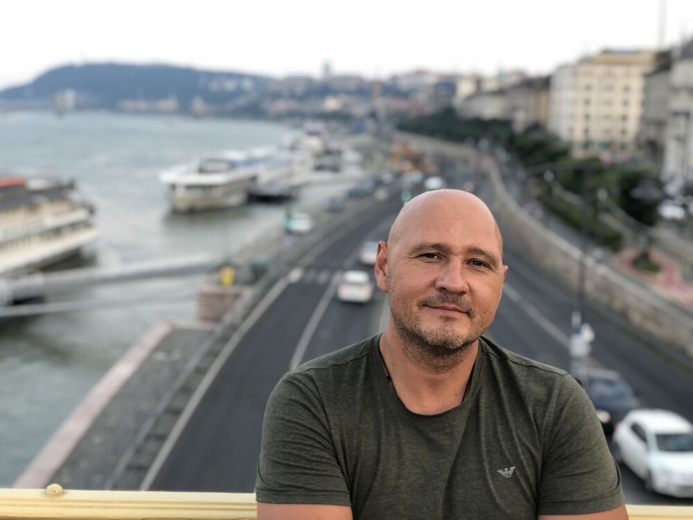  ,   NIK, 40 ,     , c 