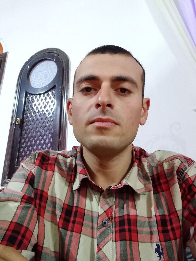  42045705  Ahmed Moamen, 28 ,    