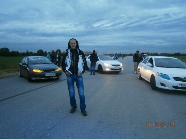  ,   Maikl, 32 ,   