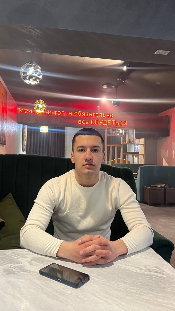  41717335  Hakim, 21 ,    