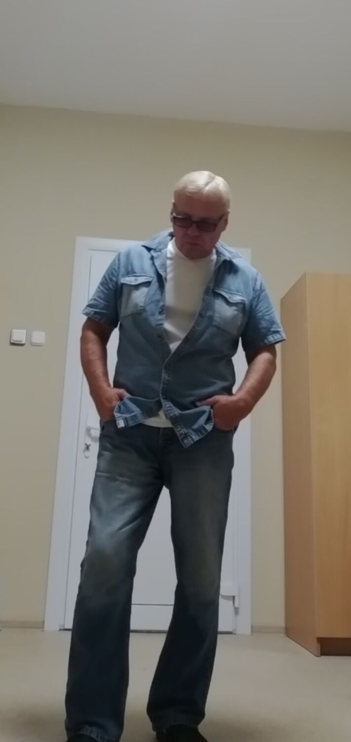  37118595  , 51 ,    