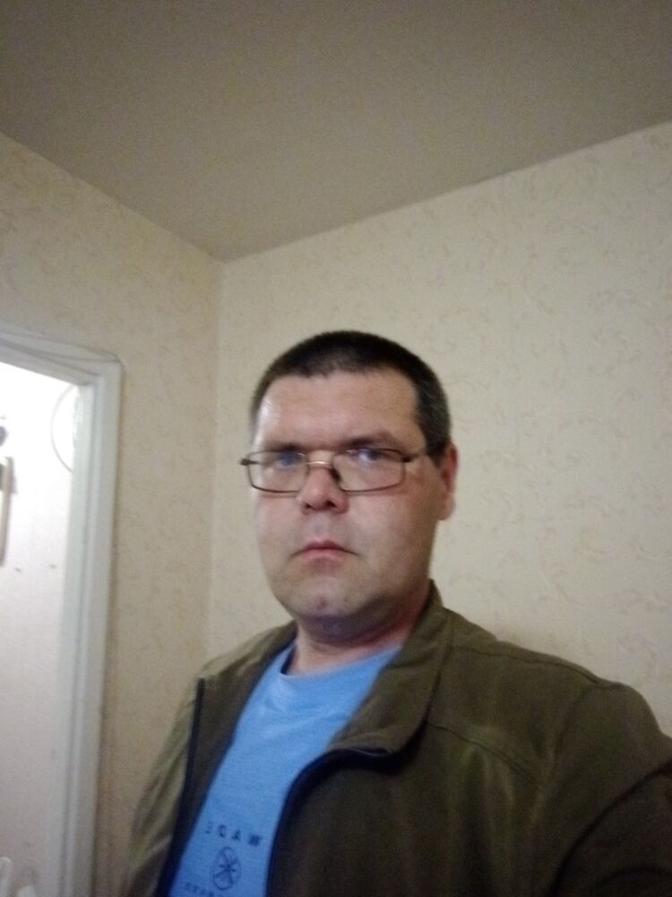  41890245  Viktor, 41 ,    