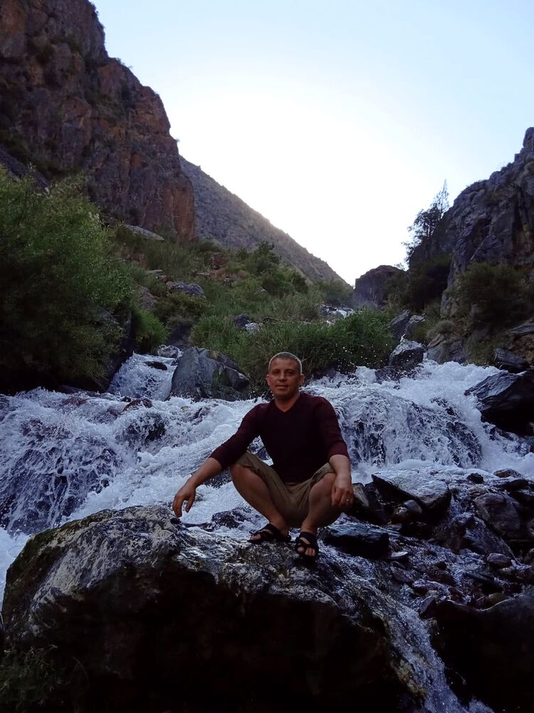  54197235  Alekx, 40 ,    