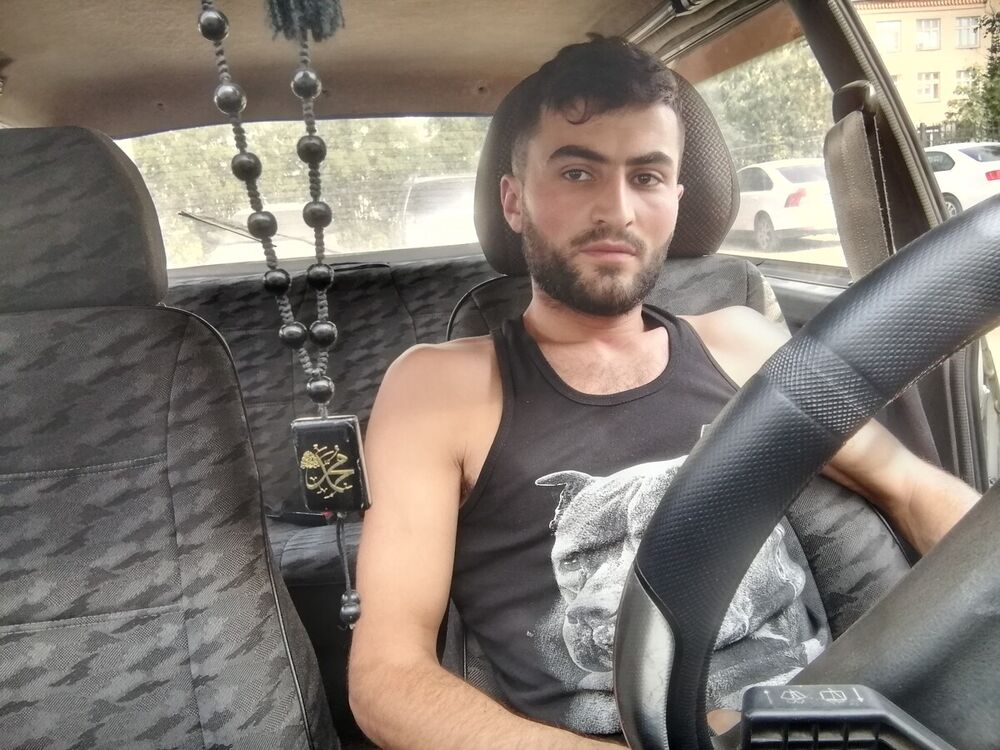  20586155  Fedik, 28 ,    
