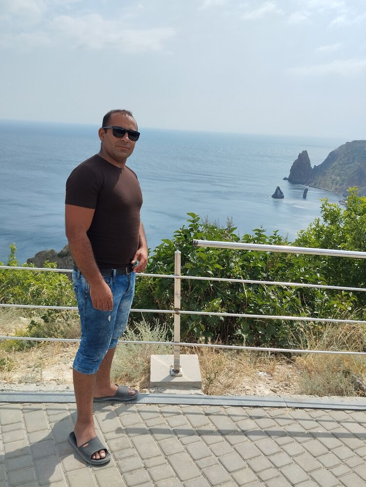  ,   Martin, 32 ,   ,   , c , 